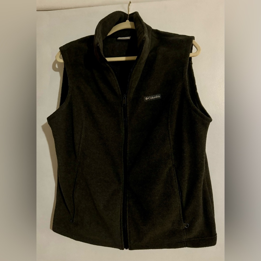 Columbia women’s dark grey vest size xl